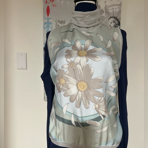 Vintage Hermes Jacket Silk Paperoles Reversible
And Top Cashmere Print S mint 💚🤍 - Picture 4 of 17